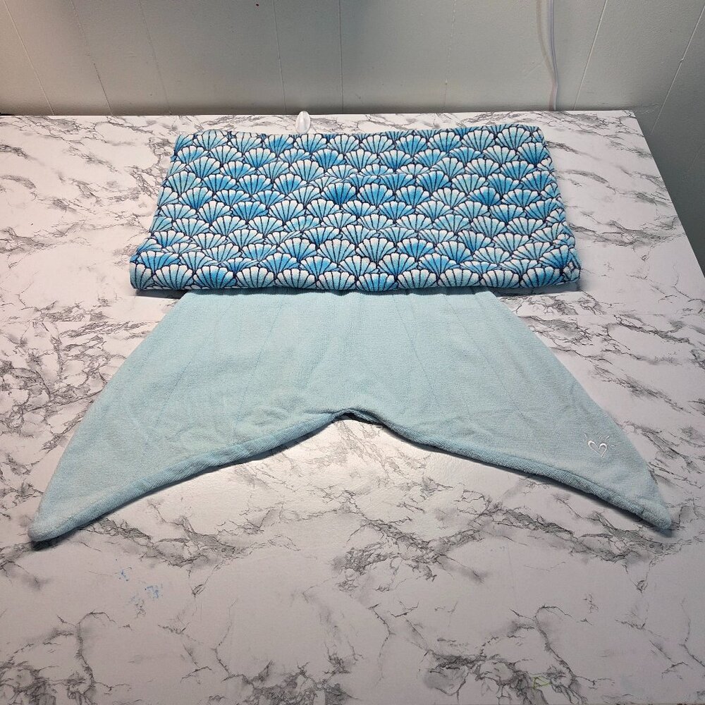 Justice Girls Blue Scalloped Sea Shells Long Mermaid Tail Beach Pool Towel